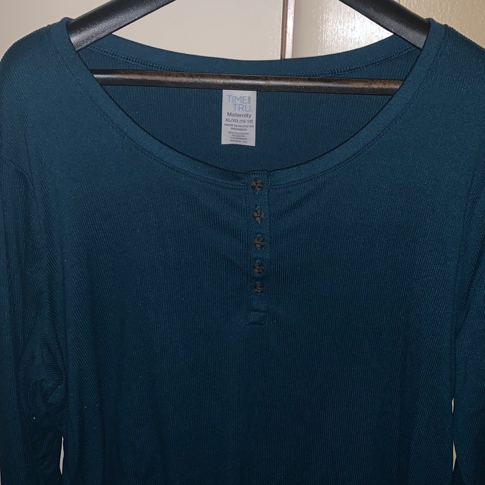 EUC Time & Tru thermal button front henley maternity top w/ side ruching, XL